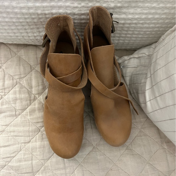 Free People Cedar Clogs NWOB - Picture 5 of 6